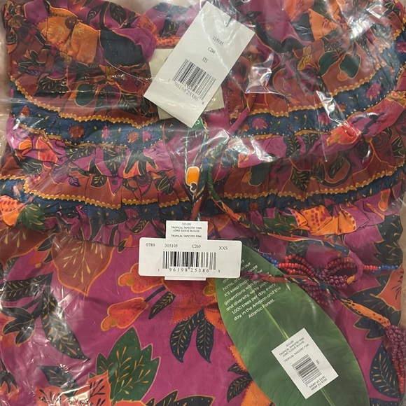 Farm Rio

Tropical Tapestry Ruffled Blouse - Picture 5 of 6